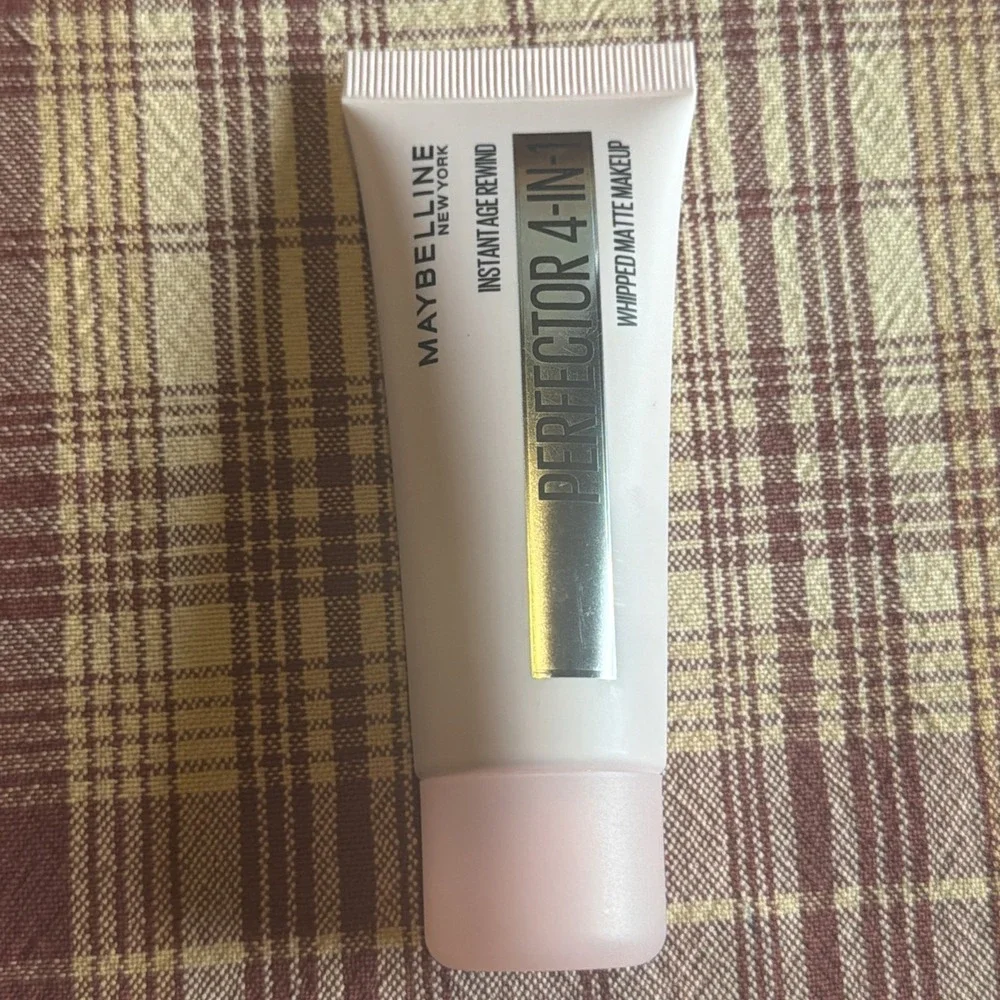 Maybelline Perfector 4-In-1 Whipped Matte Makeup #01 Light/Leger